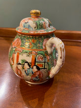 Load image into Gallery viewer, Chinese Export Rose Medallion Sugar Bowl
