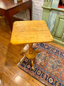 Antique American Tilt Top Table