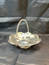 Load image into Gallery viewer, Rogers Silverplate Oval Basket
