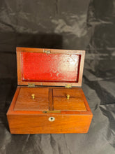 Load image into Gallery viewer, Small Lined Tea Caddy Box
