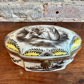 Sceaux 19th century Porcelain Dresser Box