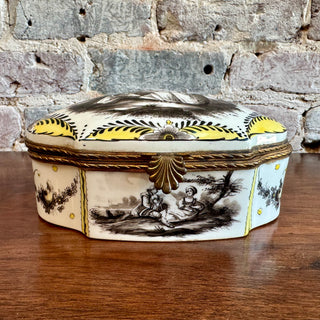 Sceaux 19th century Porcelain Dresser Box