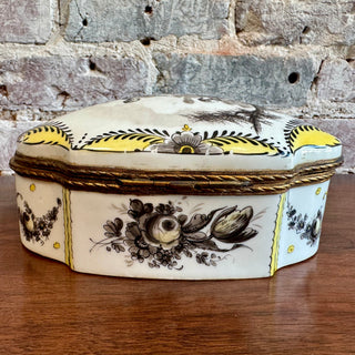 Sceaux 19th century Porcelain Dresser Box