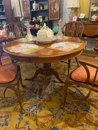 Stanley Furniture Round Pineapple Base Table