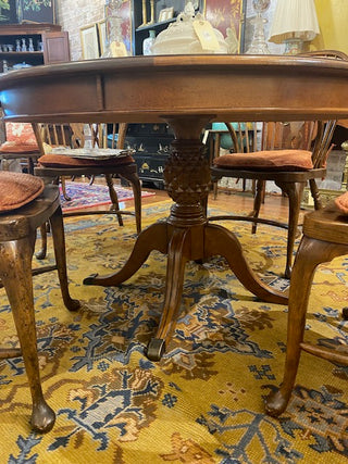 Stanley Furniture Round Pineapple Base Table