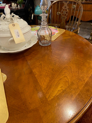 Stanley Furniture Round Pineapple Base Table