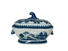 Load image into Gallery viewer, Two Mottehedah small tureens/gravy boats
