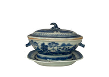 Load image into Gallery viewer, Antique Chinese blue canton small tureen/gravy boat with under plate
