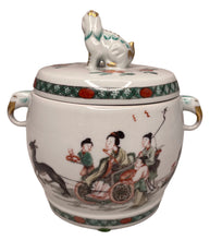 Load image into Gallery viewer, Small Mottahedeh Lidded Container with Foo Dogs
