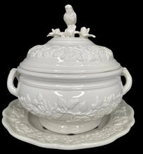 Load image into Gallery viewer, Mottahedeh Creamware Sauce Tureen with Bird and Baseplate
