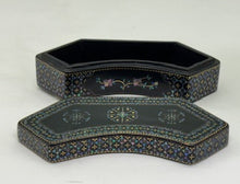 Load image into Gallery viewer, Japanese Bergante Black Lacquer &amp; Mother Of Pearl Box
