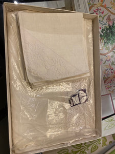 Vintage Highland Queen Scotch Lace Table Cover & Napkin Set