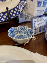 Load image into Gallery viewer, Vintage Blue and White Rice Bowl
