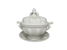 Load image into Gallery viewer, Mottahedeah Sauce Tureen with Artichoke
