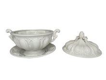 Load image into Gallery viewer, Mottahedeah Sauce Tureen with Artichoke
