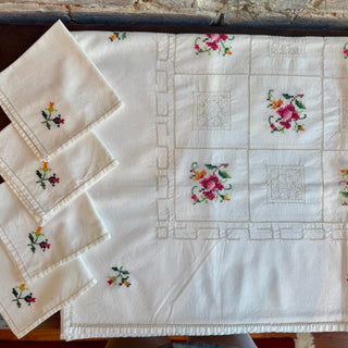 Vintage Bridge Tablecloth and Napkin Set