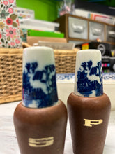 Load image into Gallery viewer, Blue Willow Salt and Pepper set
