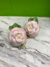 Load image into Gallery viewer, Set of 8 Bone China Pink Flower Napkin Rings
