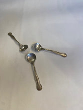 Load image into Gallery viewer, Set of Three Oslaling Salt Spoons
