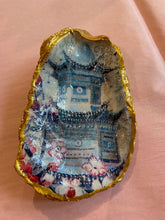 Load image into Gallery viewer, Decoupaged Chesapeake Bay Oyster Dish
