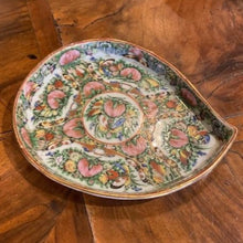 Load image into Gallery viewer, Tear Drop Rose Medallion Dish
