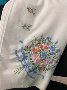 Vintage  Set Floral Embroidered Tablecloth with 8 napkins