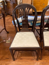Load image into Gallery viewer, Set of 4 Wheat Dining Room Chairs
